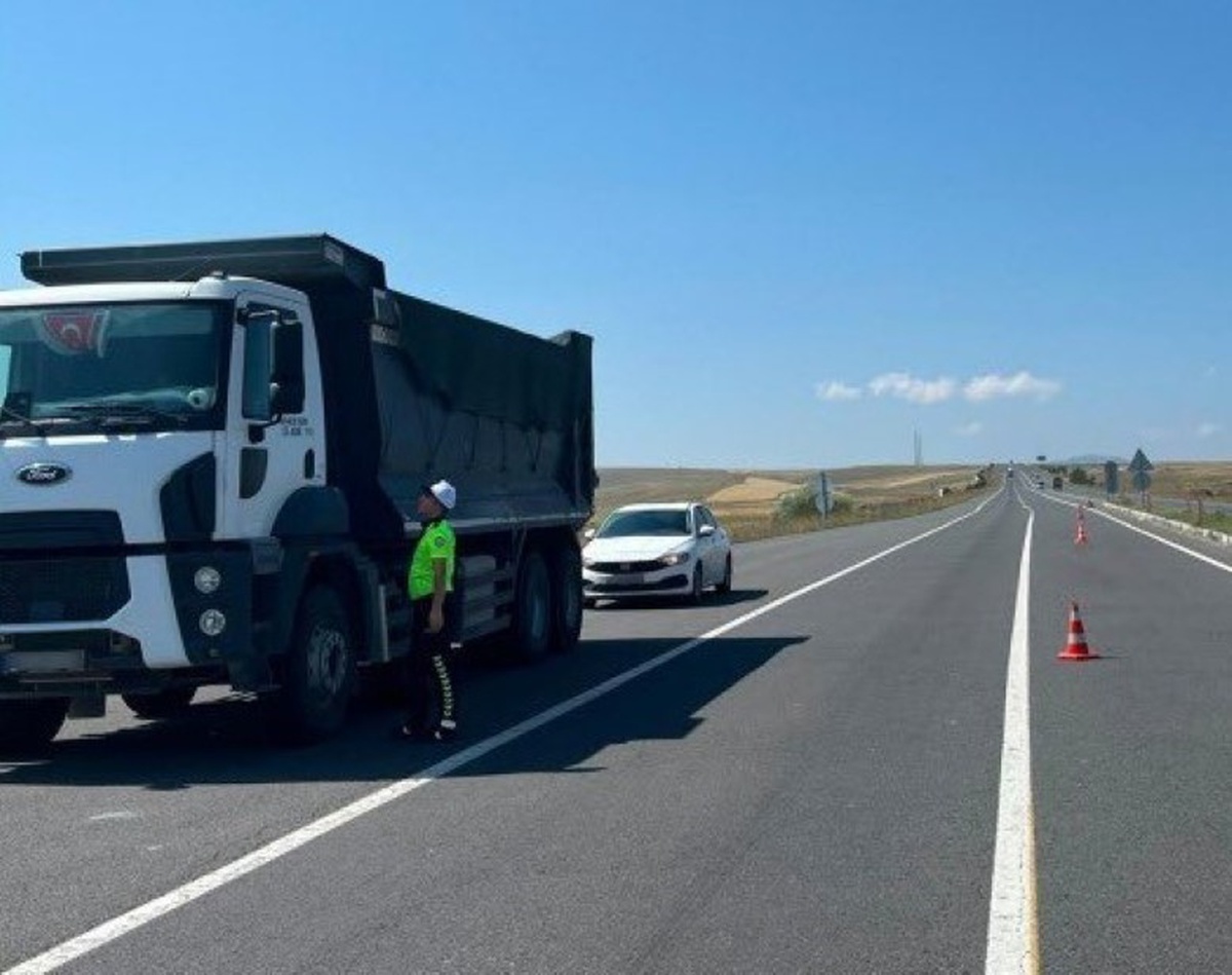 Kars'ta Trafik Denetimleri Aralıksız Devam Ediyor