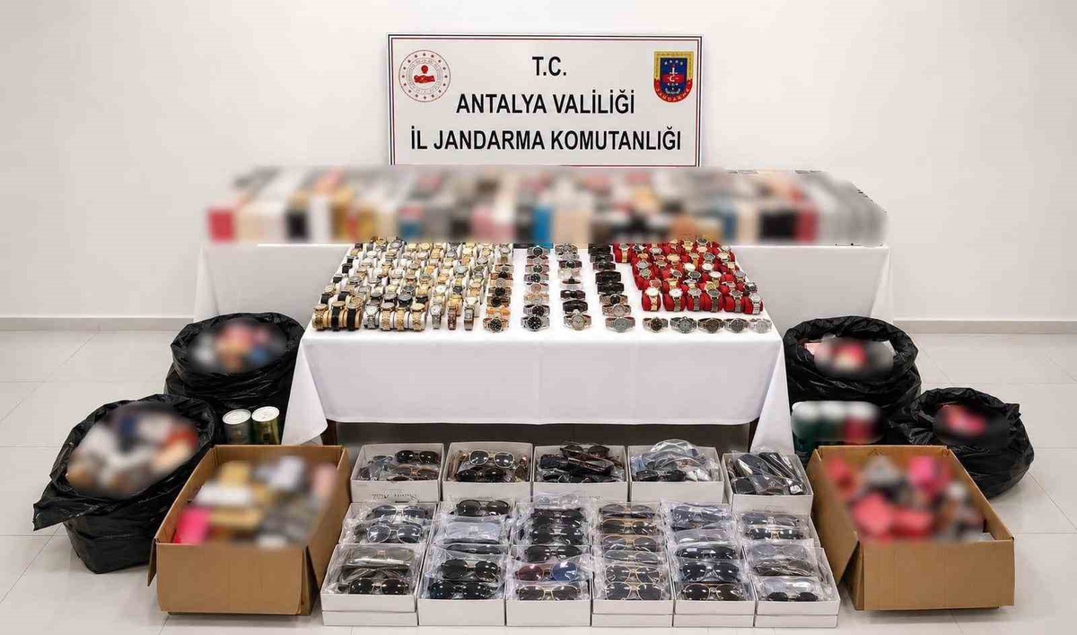 Manavgat'ta 4.35 Milyon Liralık Kaçak Ürün Ele Geçirildi