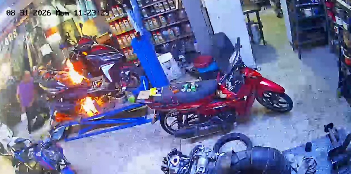 Motosiklet Tamirhanesinde Yangın Anları