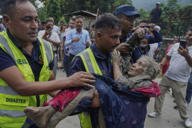 Nepal'deki sel felaketinde ölü sayısı 903'e yükseldi!