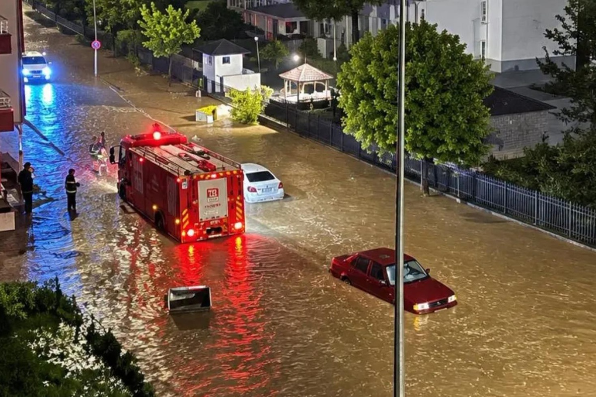 Ordu ve Giresun'da Sağanak Hayatı Felç Etti