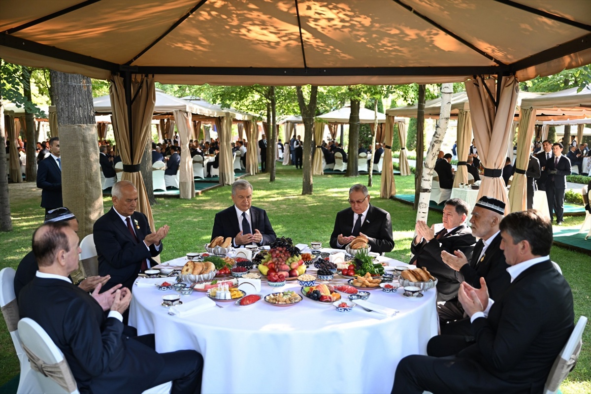 Özbekistan'da Siyasi Baskı Kurbanları Anıldı
