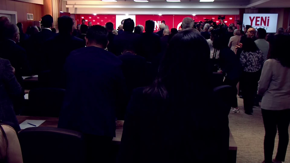 Özgür Özel: 'Artık siyasette YENİ Parti'den sonra hiçbir şey eskisi gibi olmayacak'