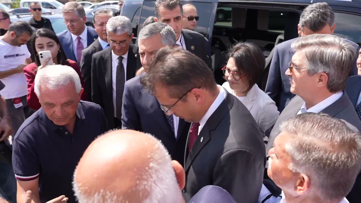 Özgür Özel, “YENİ Parti fidanı”nı dikti