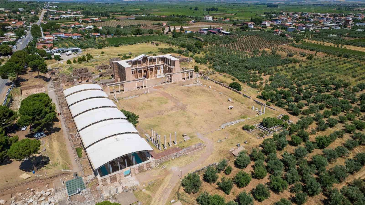 Sardes Antik Kenti'nde Devasa Sur Duvarı Sırrı Çözülüyor