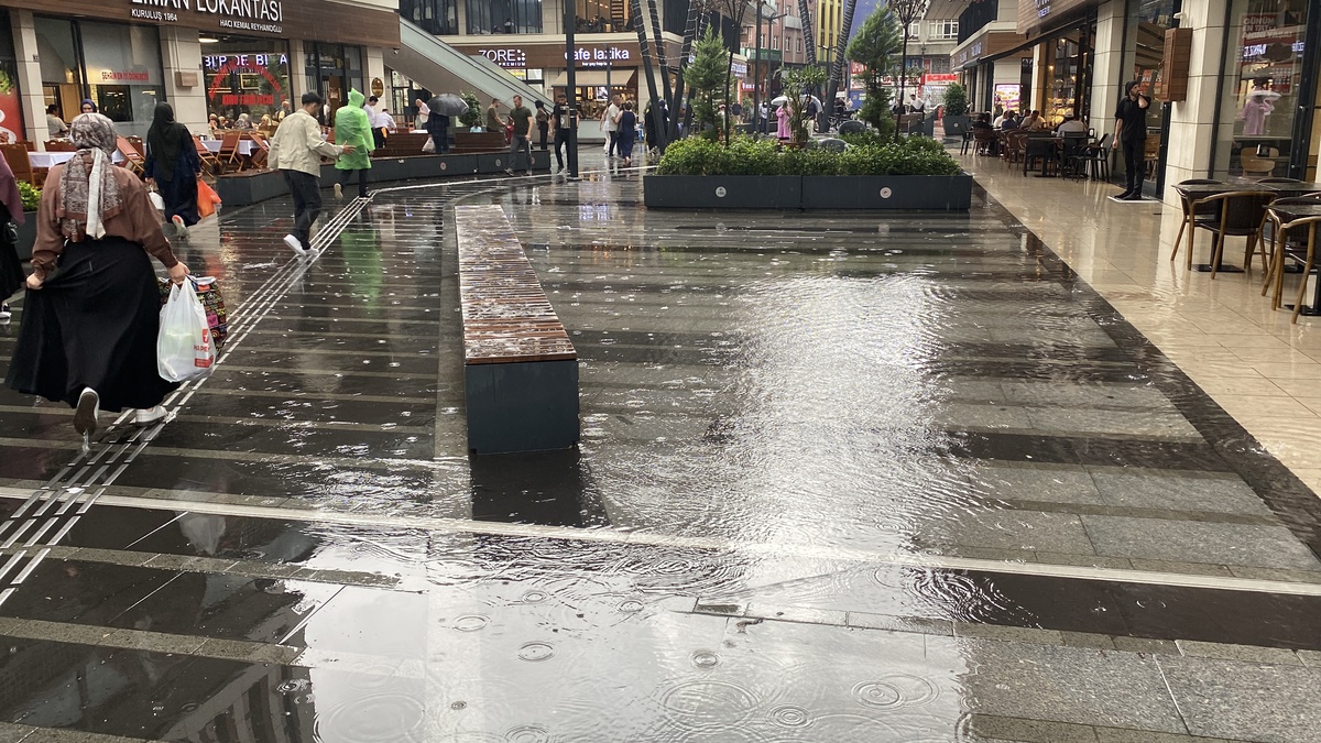 Rize'de Şiddetli Sağanak Hayatı Olumsuz Etkiledi