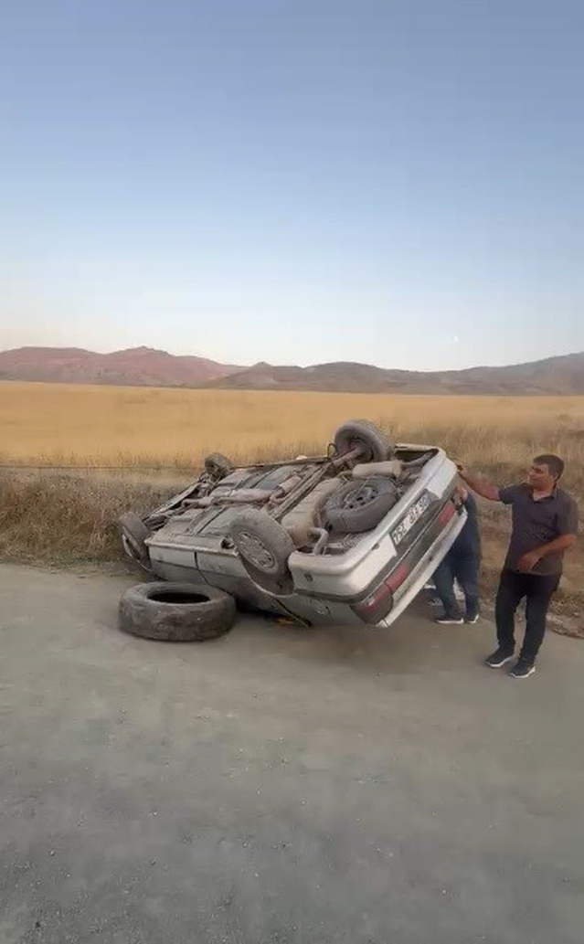 Sarıkamış'ta Kaza: Sürücü Yaralandı