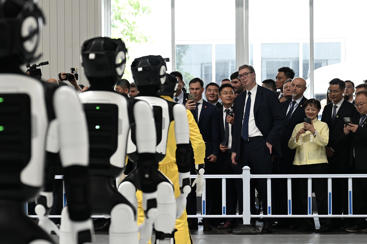Sırbistan'da İnsansı Robot Fabrikası Açıldı