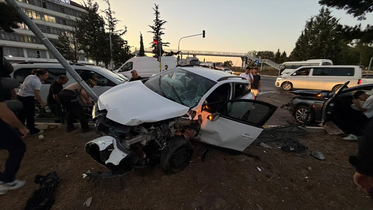 Çerkezköy'de Trafik Kazası: 6 Yaralı