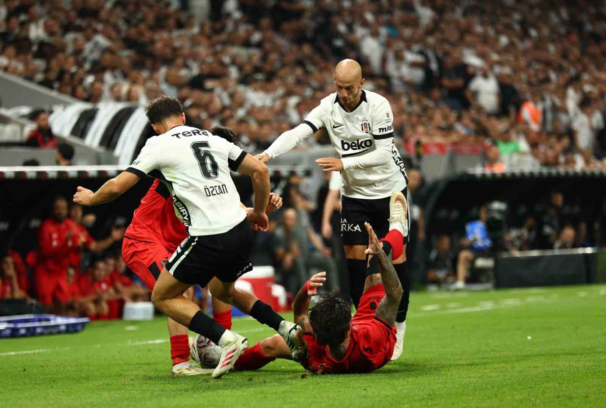 Beşiktaş 2-0 Önde