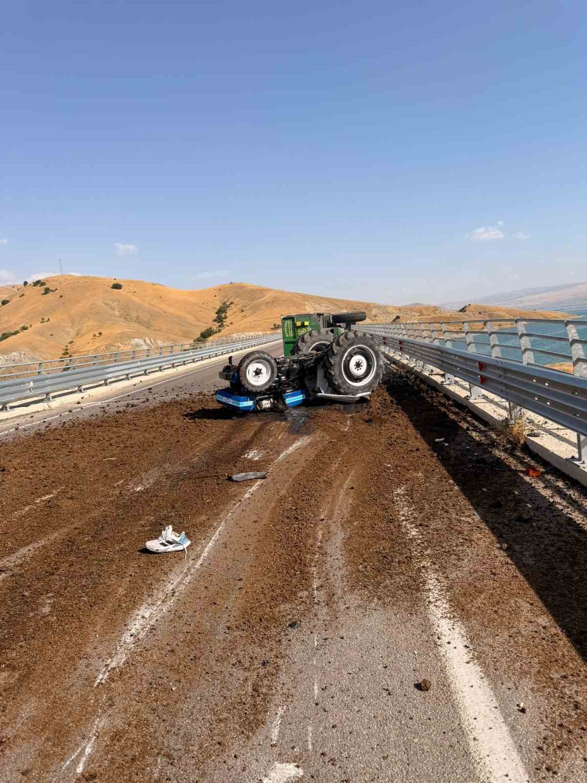 Tunceli'de Traktör Devrildi, Sürücü Yaralandı