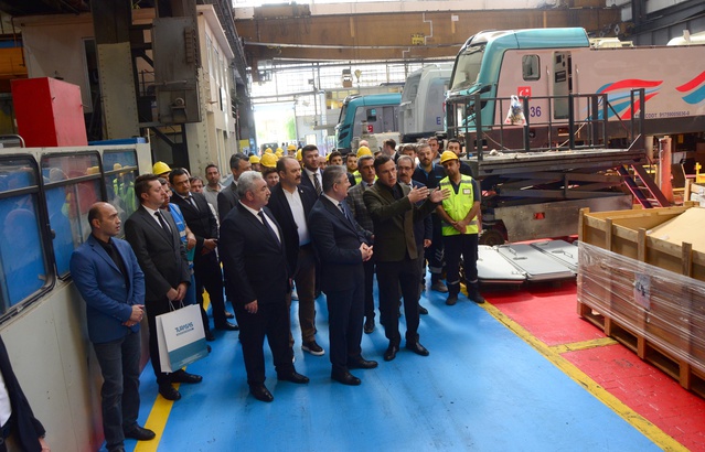 Türkiye'nin İlk Elektrikli Lokomotifi E5000 Seri Üretimde