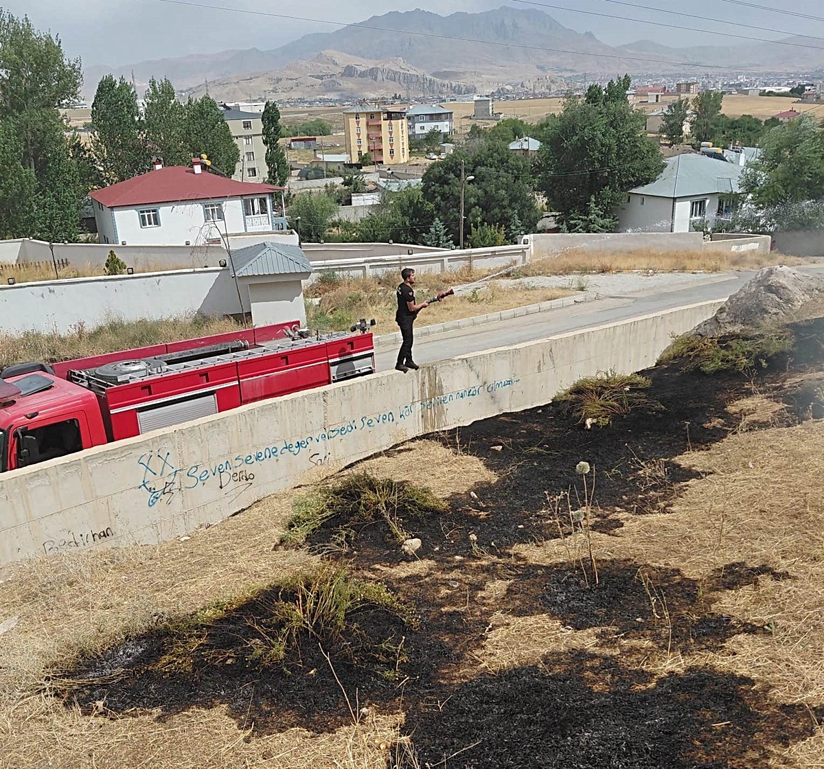 Tuşba'da Yangın Kontrol Altına Alındı