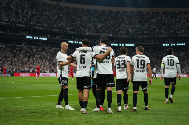 Vlahovic coştu, coşturdu! Beşiktaş'tan <a class='keyword-sd' href='/fenerbahce/' title='Fenerbahçe'>Fenerbahçe</a>'ye 6 gollü gözdağı