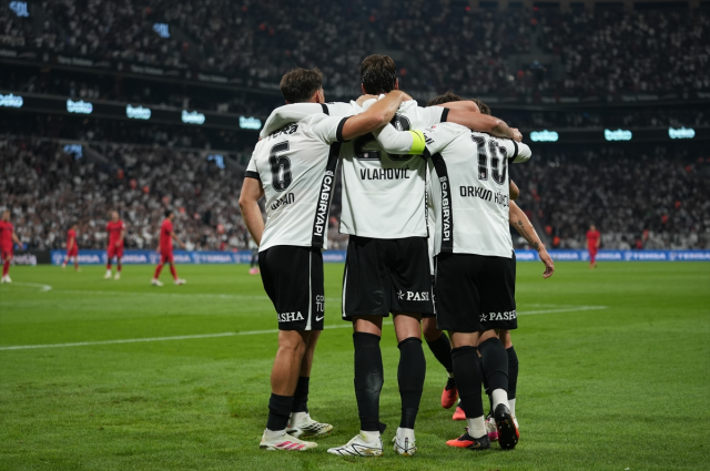 Vlahovic coştu, coşturdu! Beşiktaş'tan Fenerbahçe'ye 6 gollü gözdağı