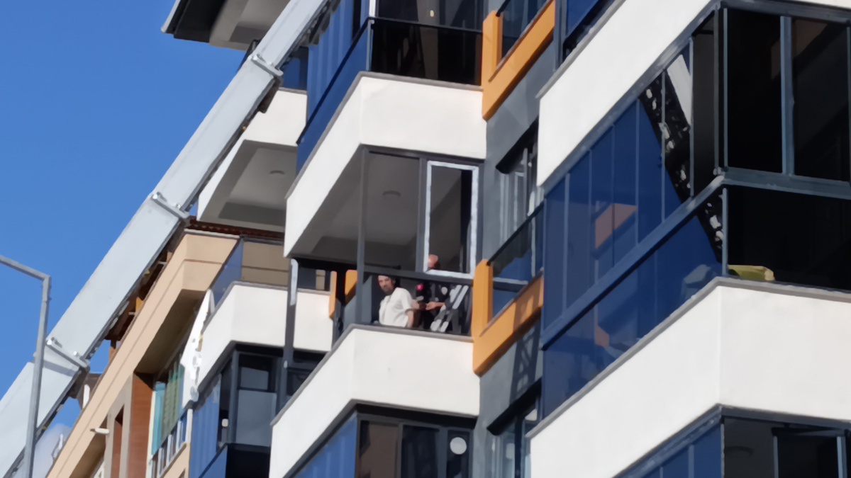 3 Yaşındaki Çocuk Cam Balkondan Düştü