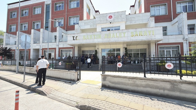 Amasra'daki 13 yaşındaki G.Ö.'ye cinsel istismar davasında 33 sanıktan 16'sına hapis, 9 beraat