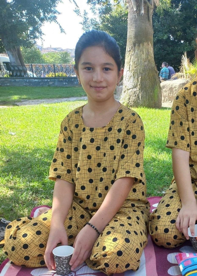 Ablasını aramak için çıkıp kaybolan 13 yaşındaki kız, konsoloslukta bulundu