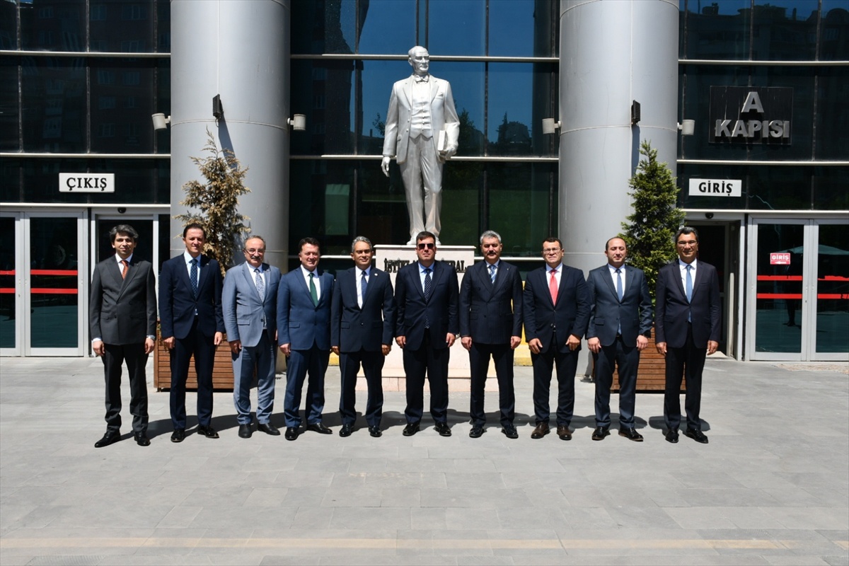 Adalet Bakan Yardımcısı Tuncay Eskişehir'de Yargı Mensuplarıyla Yapay Zeka ve Adalet Hizmetlerini Görüştü