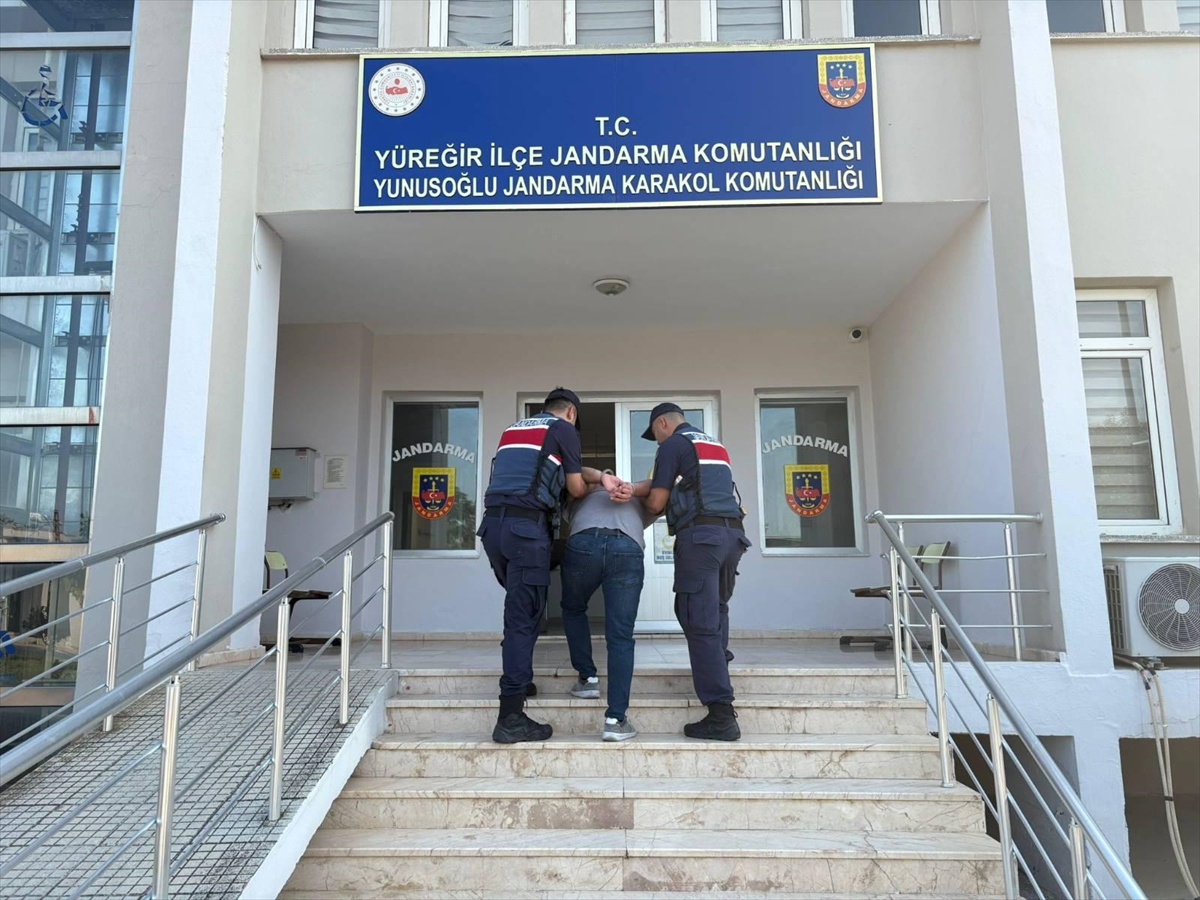 Adana\'da 12 yıl 9 ay kesinleşmiş hapis cezası bulunan firari hükümlü, Yüreğir\'de yakalandı: Cezaevine gönderildi