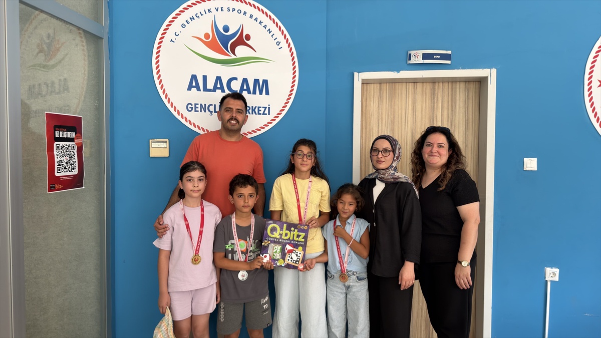 Alaçam\'da Gençlik Yaz Okulu tamamlandı: öğrenciler zeka oyunları, ebru ve resimle eğlendi