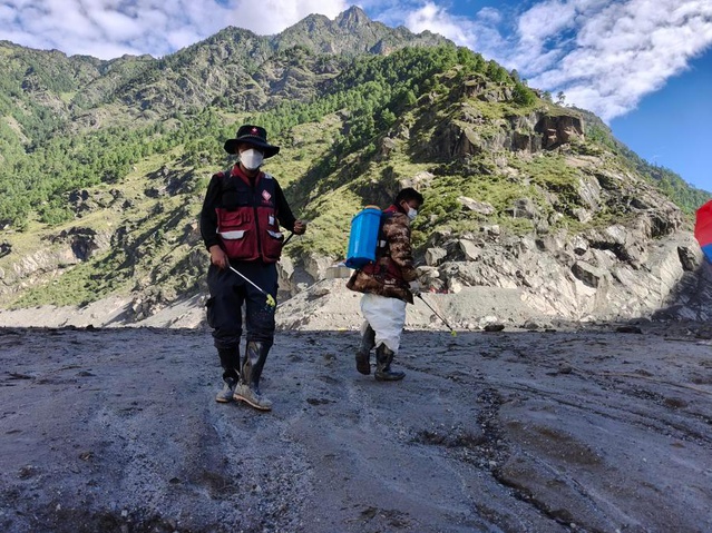 Xizang'ın Gyirong ilçesinde heyelan sonrası dezenfeksiyon çalışmaları kesintisiz sürüyor