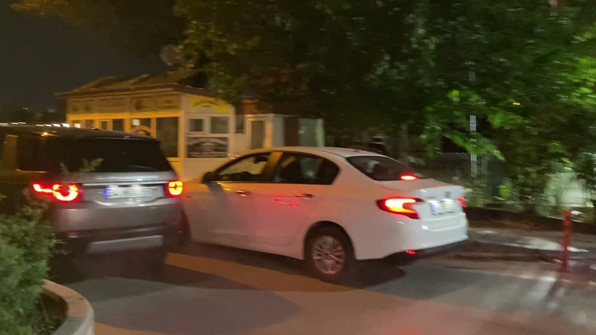 Eski İçişleri Bakanı İdris Naim Şahin'e 'örgüte yardım' ve 'suçluyu kayırma'dan yurt dışı çıkış yasağı