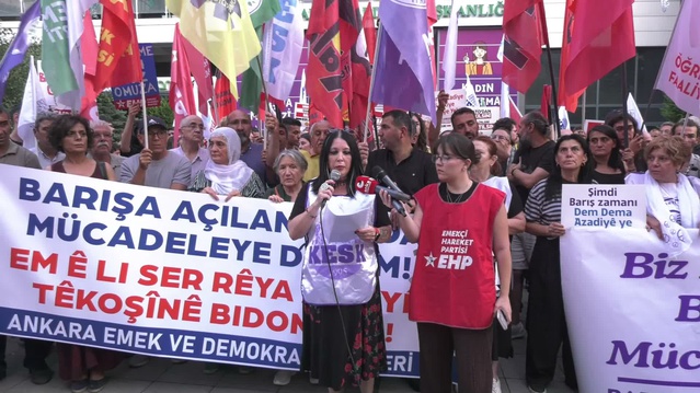 Ankara'da 1 Eylül Barış Günü yürüyüşünde KESK'ten çağrı: Geleceğimizi savaşa teslim etmeyeceğiz