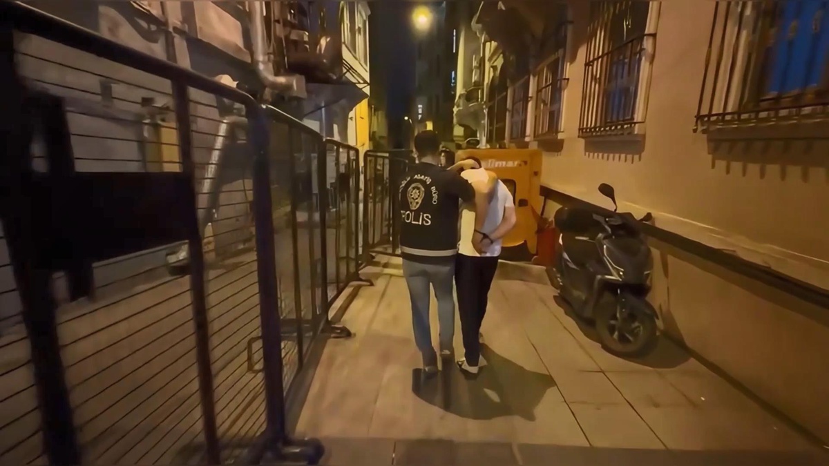 Beyoğlu'nda 15 Ayrı Dosyadan 31 Yıl Kesinleşmiş Hapis Cezasıyla Aranan Kemal Akalan Yakalandı