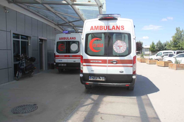 Konya'nın Beyşehir ilçesinde motosiklet devrildi, sürücü M.Ö. yaralanarak hastaneye kaldırıldı