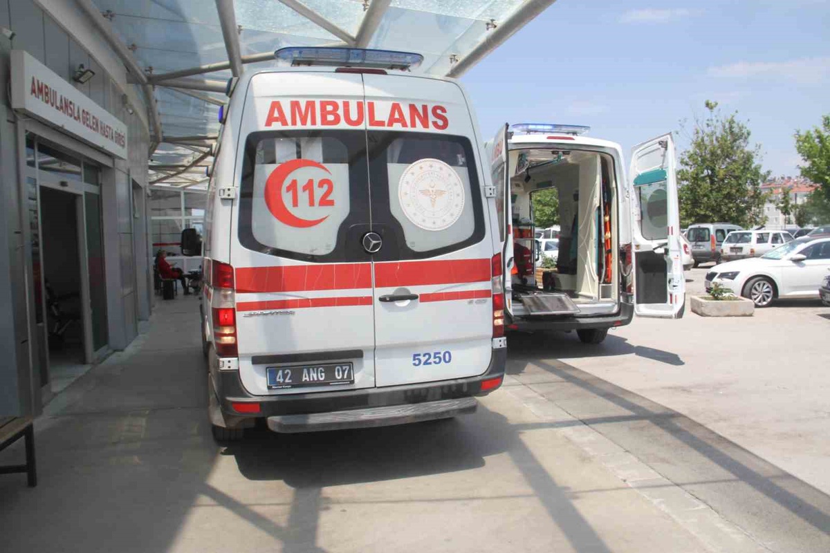 Konya'nın Beyşehir ilçesinde meydana gelen 3 ayrı trafik kazasında 4 kişi yaralandı, yaralılar hastaneye k...