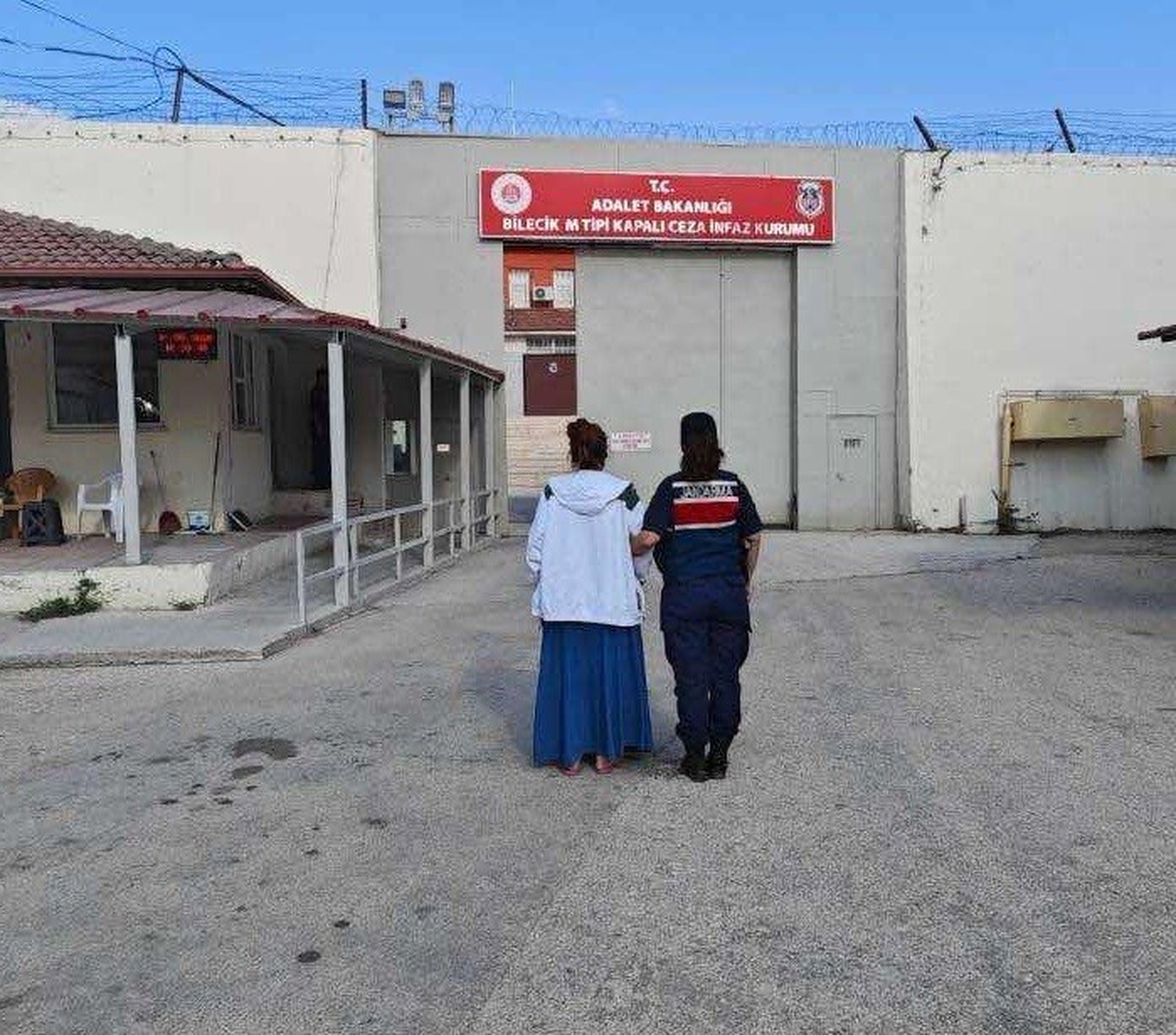Bilecik'in Bozüyük ilçesinde aranan kadın jandarma devriyesinde yakalanıp cezaevine gönderildi