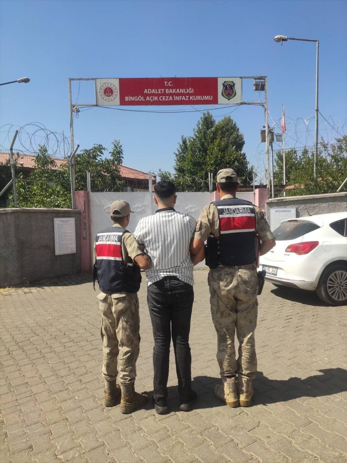 Bingöl'de 21-28 Ağustos'ta düzenlenen jandarma operasyonlarında kesinleşmiş hapis cezalı 2 firari hükümlü ...