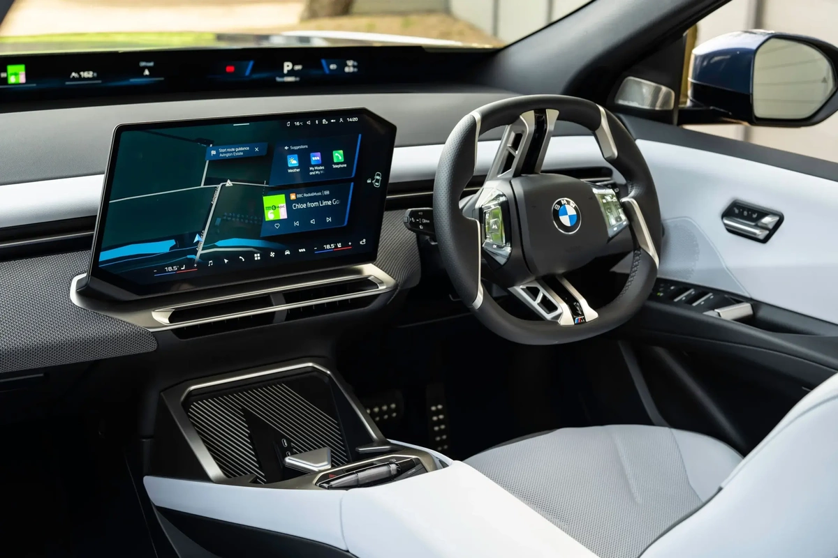 BMW'nin fiziksel düğme kararının gerekçesi: Genç sürücüler dokunmatik ekranı tercih ediyor