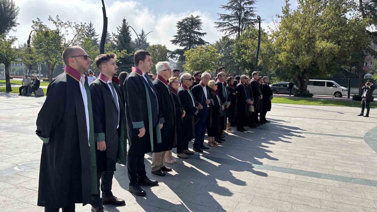 Bolu'da 2026-2027 Adli Yılı Atatürk Anıtı'nda Törenle Başladı: Adalet Vurgusu Yapıldı
