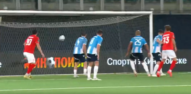 Bu adam bu sporu yapıyor! Takla atarak yine asist yaptı