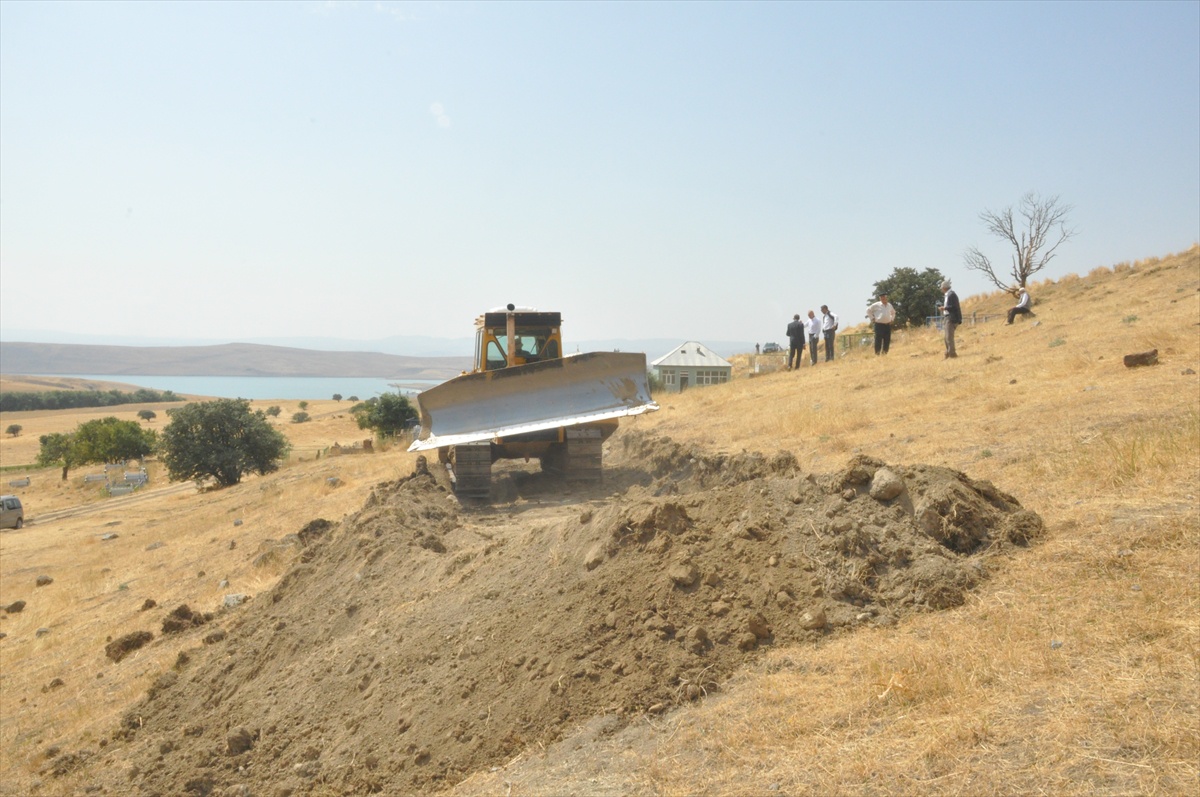 Muş'un Bulanık ilçesinde Koyunağlı köyünde 40 dönümlük mesire alanının temeli törenle atıldı