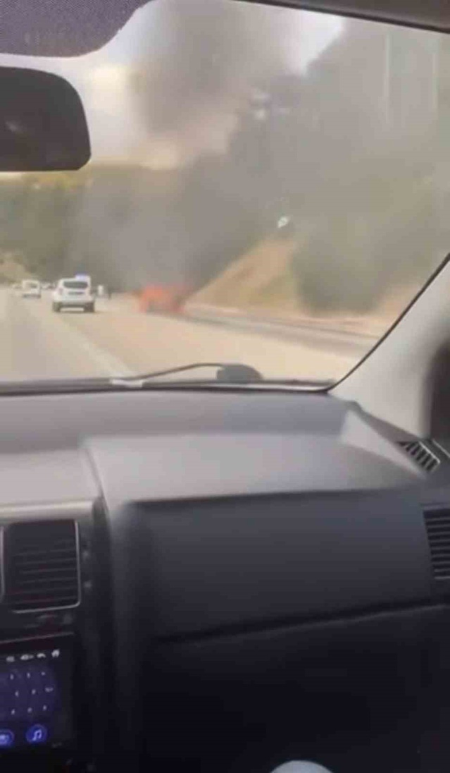 Bursa'da Seyir Halindeki Otomobil Yandı