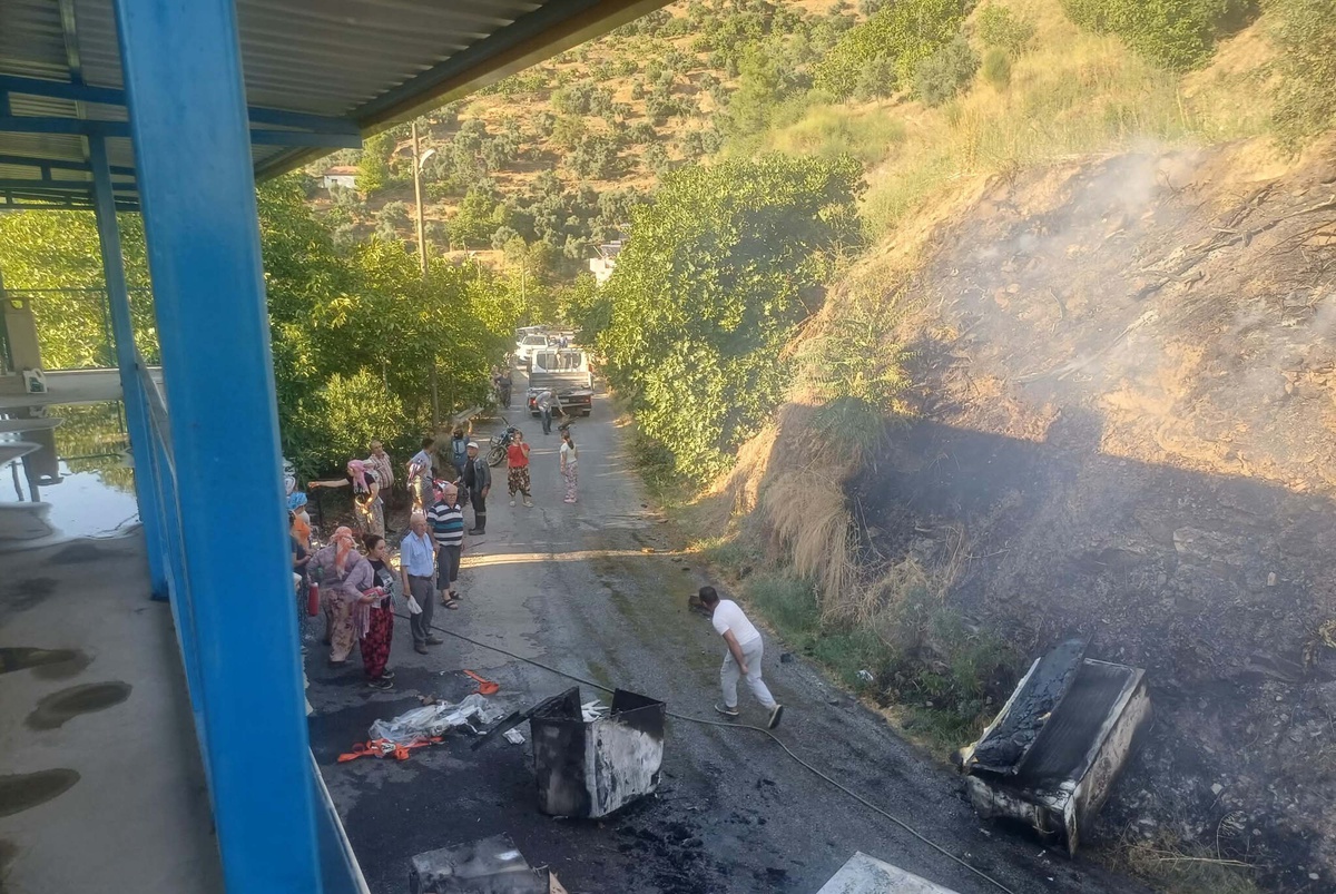 Aydın'ın İncirliova ilçesinde buzdolabı yüklü kamyonette yangın: 6 buzdolabı kullanılamaz hale geldi