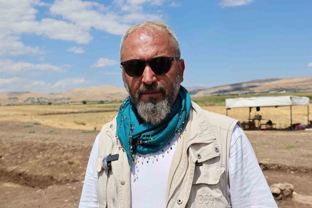 Diyarbakır'ın Ergani ilçesinde Çayönü Tepesi'nde madencilik tarihine ışık tutan 42 malakit ve bakır nesne bulundu