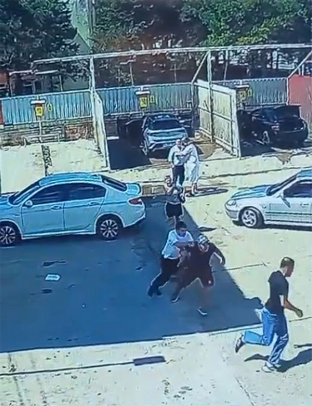 Kastamonu'nun Cide ilçesinde araç yıkama tartışması kanlı bitti: Baba ve iki oğlu tutuklandı, kavga anı kamerada