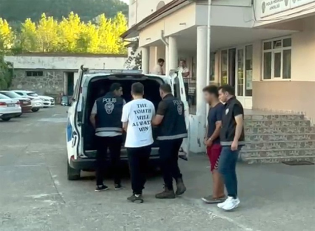 Kastamonu'nun Cide ilçesinde araç yıkama tartışması kanlı bitti: Baba ve iki oğlu tutuklandı, kavga anı kamerada