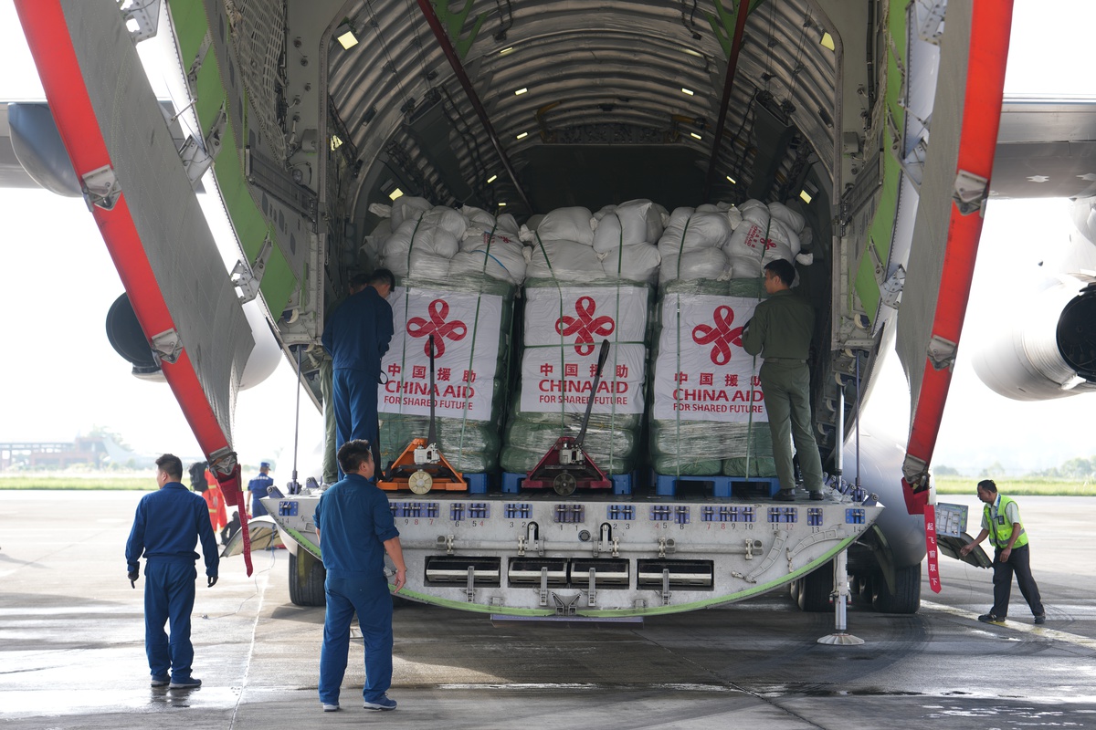 Çin'in Nepal'e Gönderdiği Ek Acil İnsani Yardım Malzemeleri Shenzhen'den Yola Çıktı