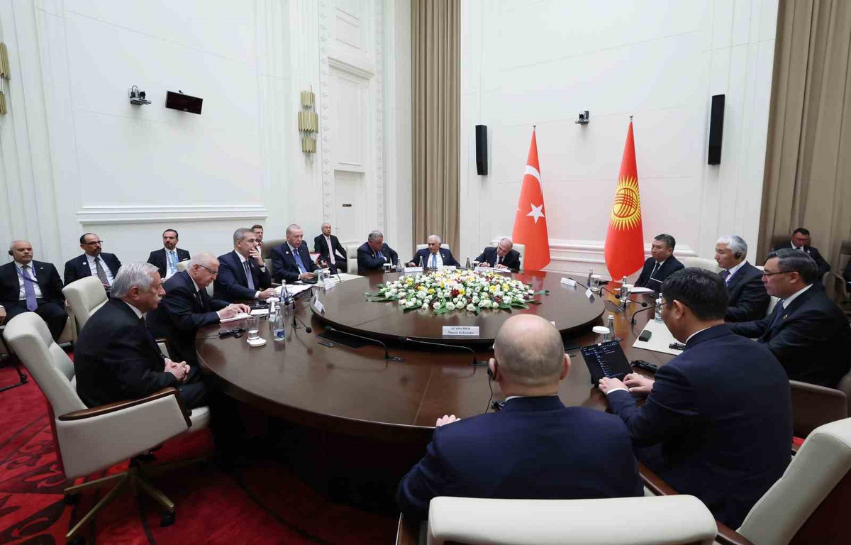 Erdoğan ile Caparov Bişkek'te Görüştü