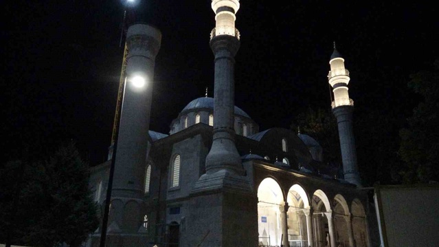 Malatya'nın simgesi tarihi Yeni Cami'nin ışıkları yıllar sonra yeniden yandı, ibadete açılış için gün sayılıyor