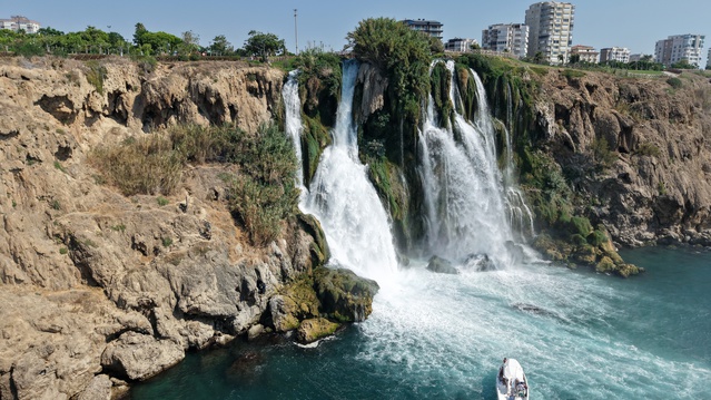 Düden Şelalesi: Turistlerin Gözdesi