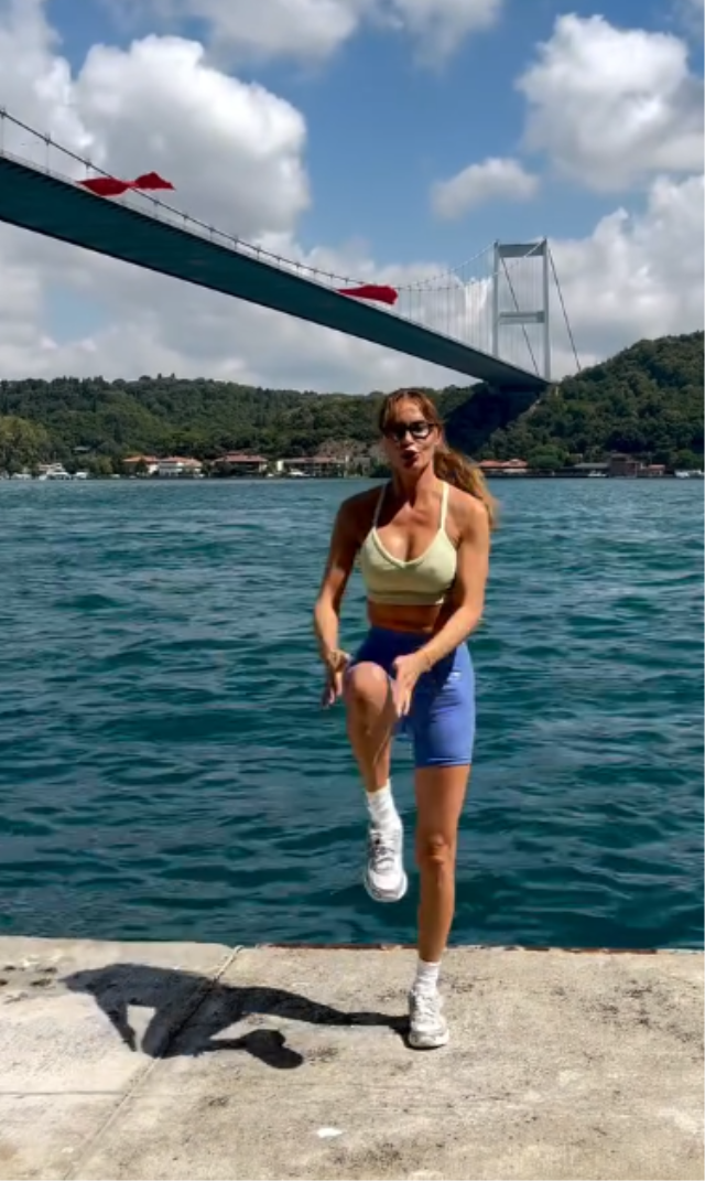Ebru Şallı Boğaz manzarasına karşı Tai Chi yaptı! Gören hayran kaldı