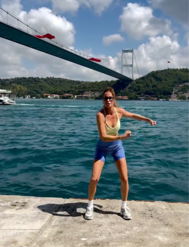 Ebru Şallı Boğaz manzarasına karşı Tai Chi yaptı! Gören hayran kaldı