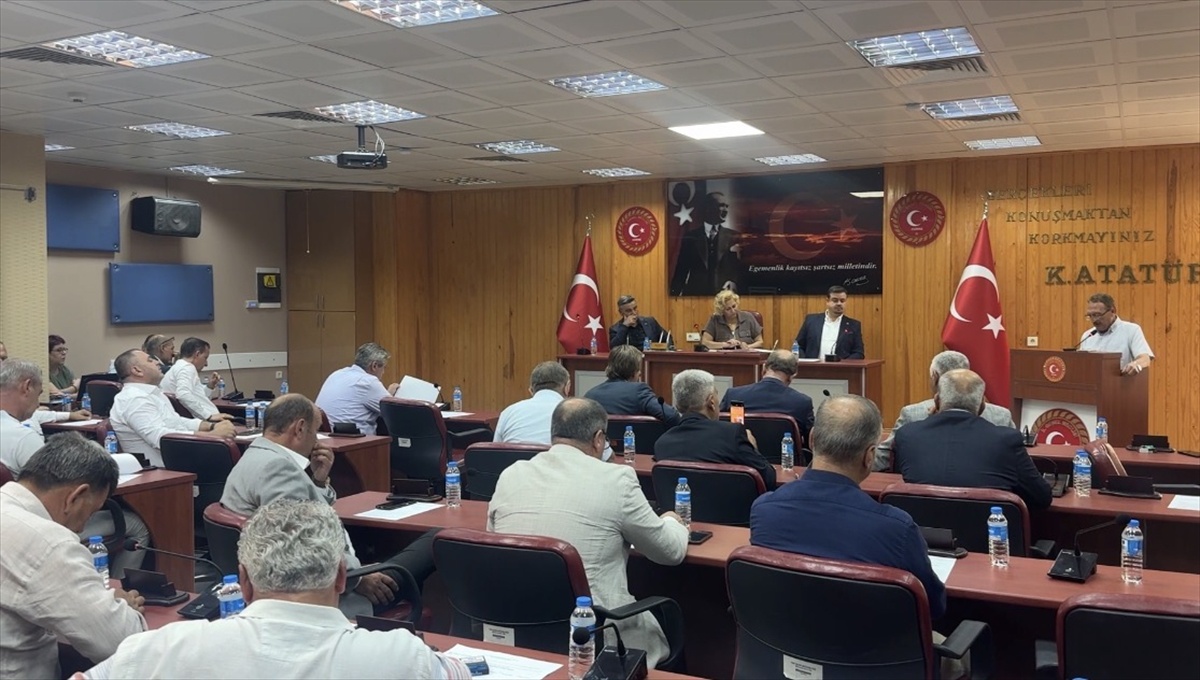 Edirne'de İl Özel İdaresi'nin köylere verdiği su tankerleri 400 yangının büyümeden söndürülmesini sağladı