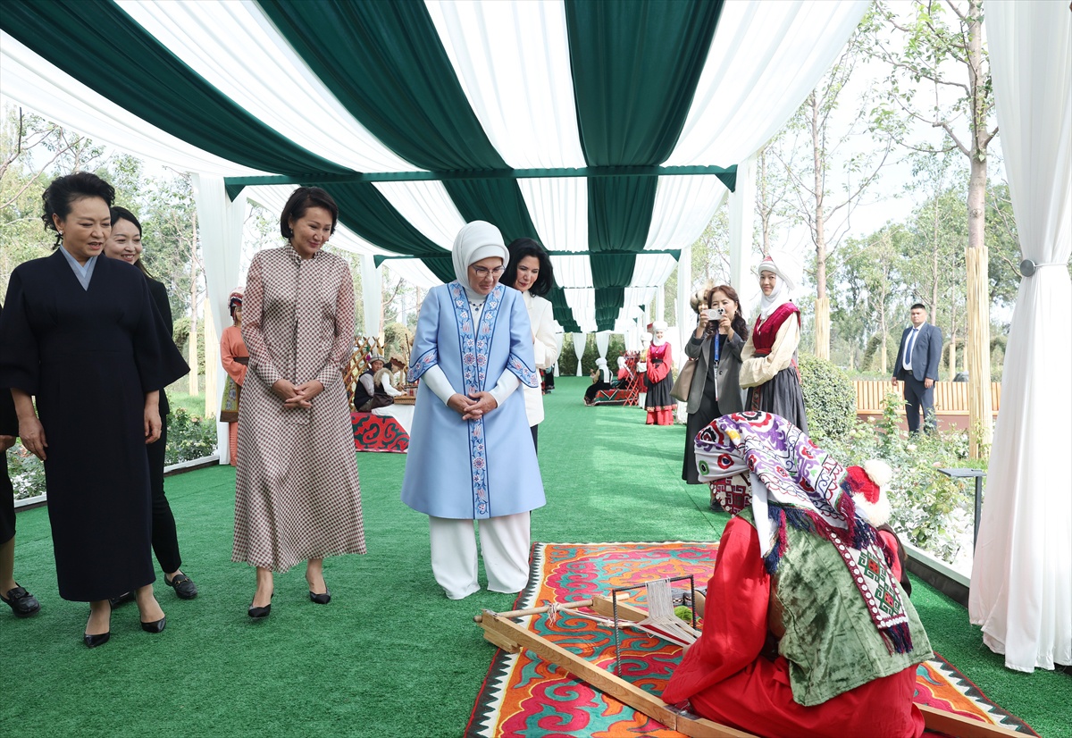 Emine Erdoğan Bişkek'te Lider Eşleriyle Kırgız Kültürünü Tanıdı